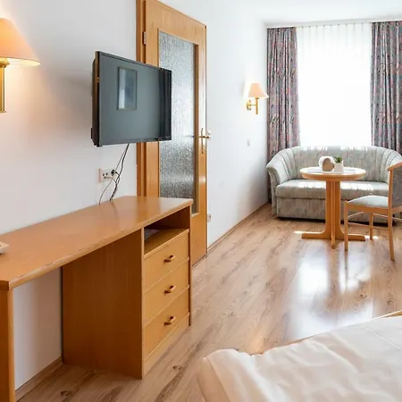 Metzgerei Neumeyer 3* Кипфенберг